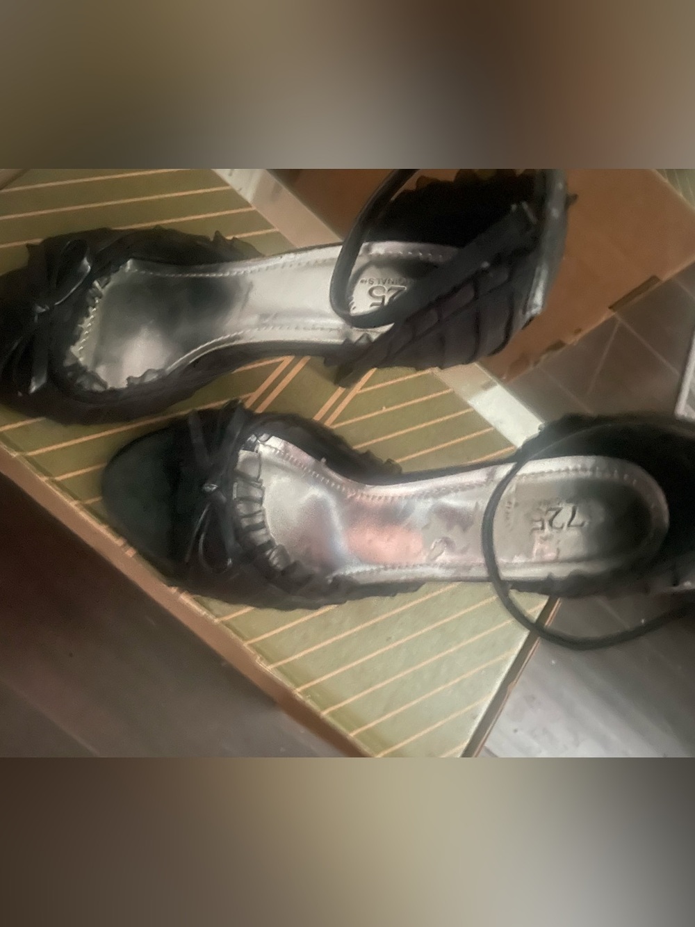 Women’s Black Ruffled Open-Toe Heels Size 6